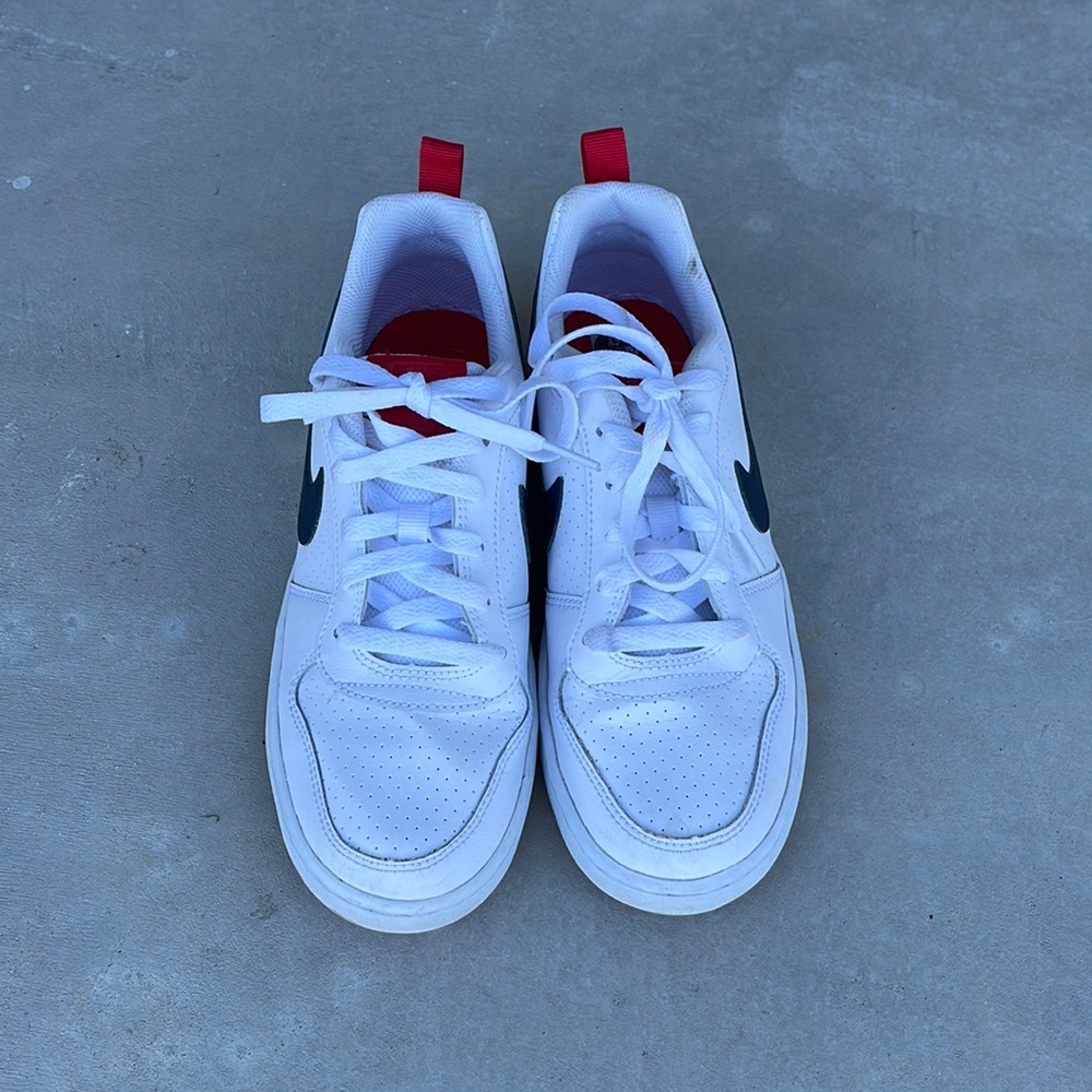 Low top nike sneakers